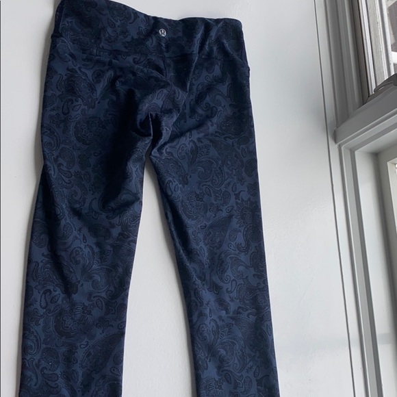 LULULEMON paisley Capri leggings - Picture 5 of 5